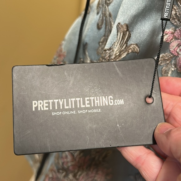 Elegant Floral Tapestry and Satin Dress - Picture 5 of 6